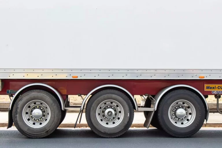 Leasing Samochodów Ciężarowych – Optymalne Rozwiązanie dla Twojej Firmy